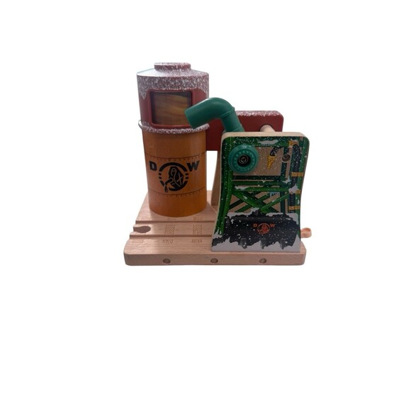 THOMAS & FRIENDS WOODEN RAILWAY WINTER FUEL UP STATION 2013 MATTEL VGC - Picture 1 of 8